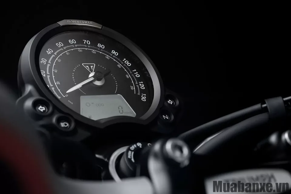 dong ho tren xe triumph scrambler 900