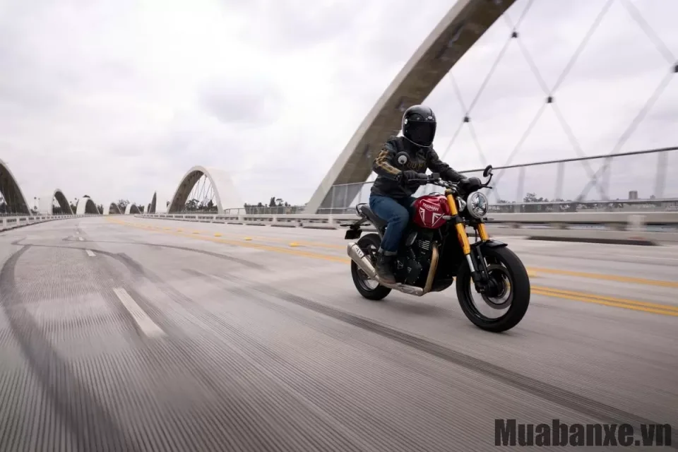 cam giac lai xe triumph speed 400