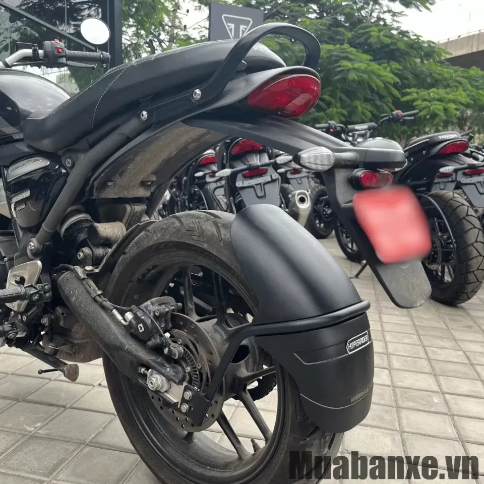 duoi xe triumph speed 400