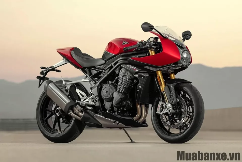 than xe triumph speed triple 1200 rr