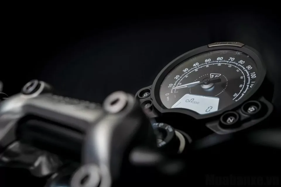 dong ho tren xe triumph speed twin 900