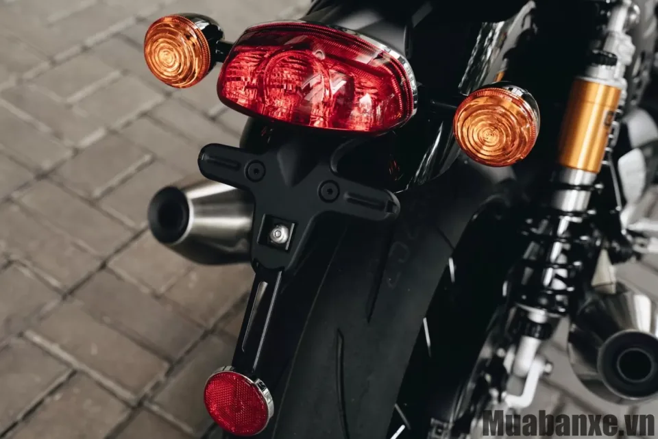 duoi xe triumph thruxton rs