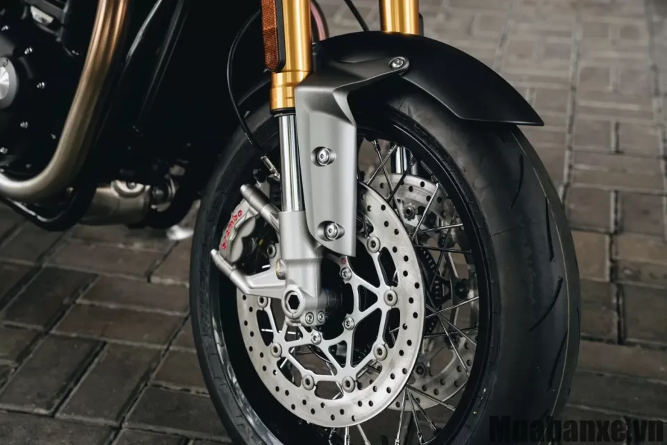 phanh xe triumph thruxton rs
