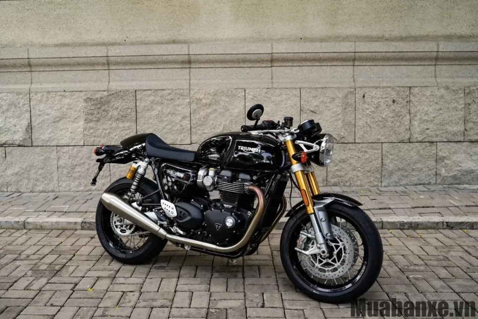 than xe triumph thruxton rs