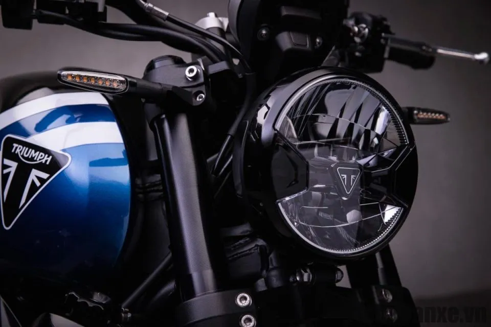 den xe triumph trident 660
