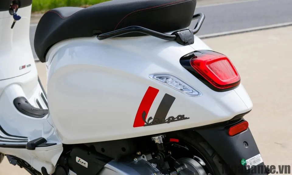 duoi xe vespa sprint