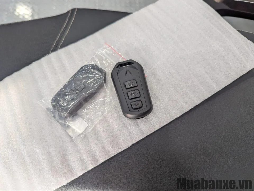 chia khoa smartkey tren xe vinfast theon s