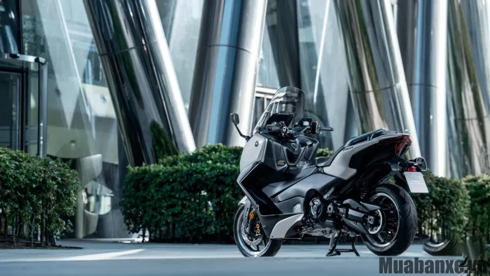 duoi xe yamaha tmax