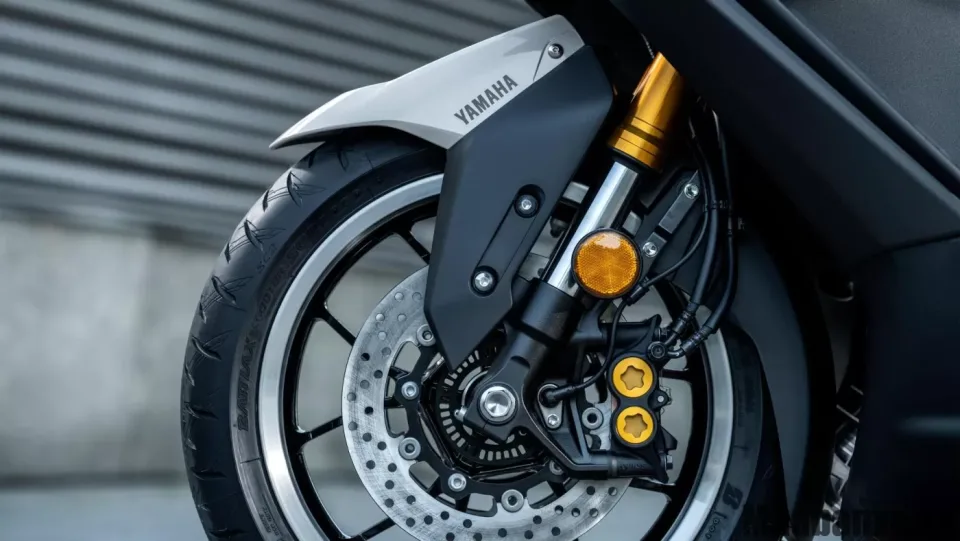 phanh xe yamaha tmax