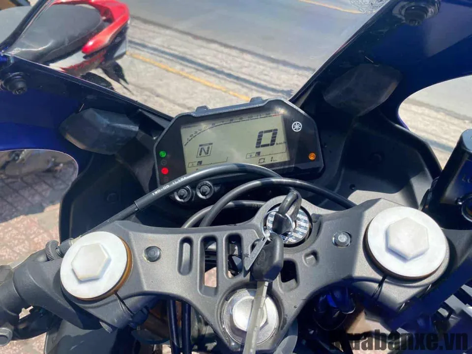 mat dong ho tren xe yamaha yzf r3