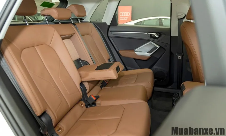 hang ghe sau tren xe audi q3