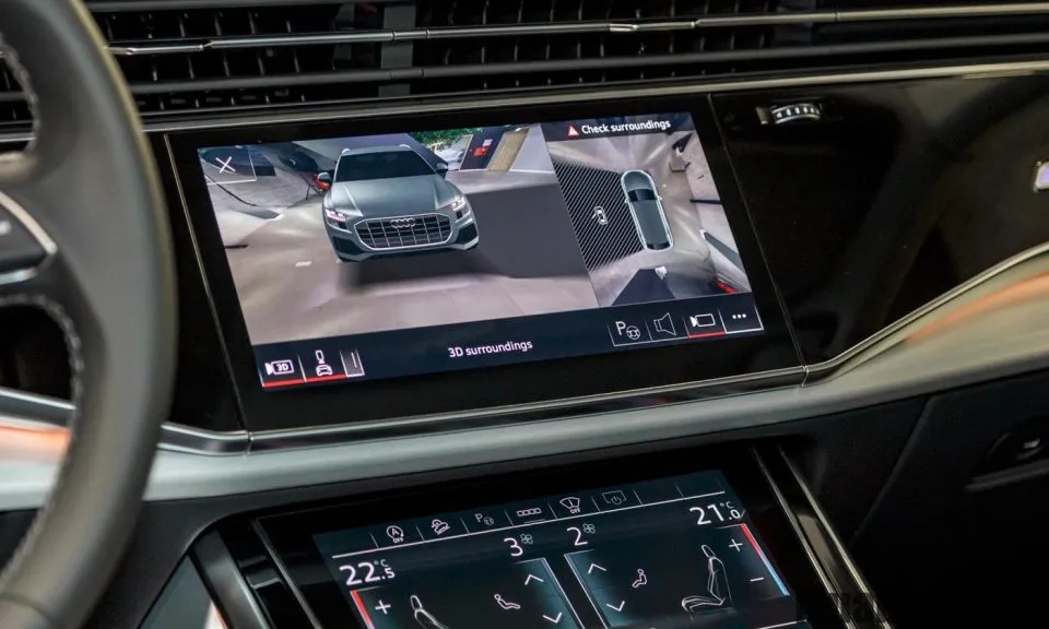 man hinh tren xe audi q8