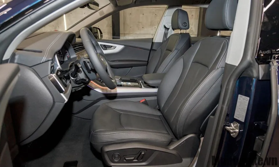 thiet ke hang ghe truoc tren xe audi q8