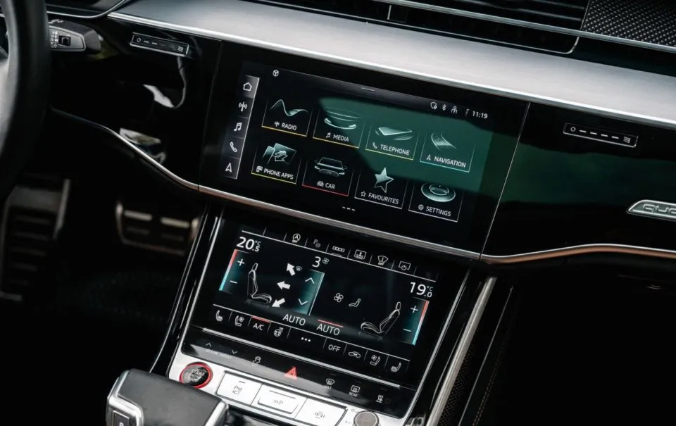 tien nghi tren xe audi s8