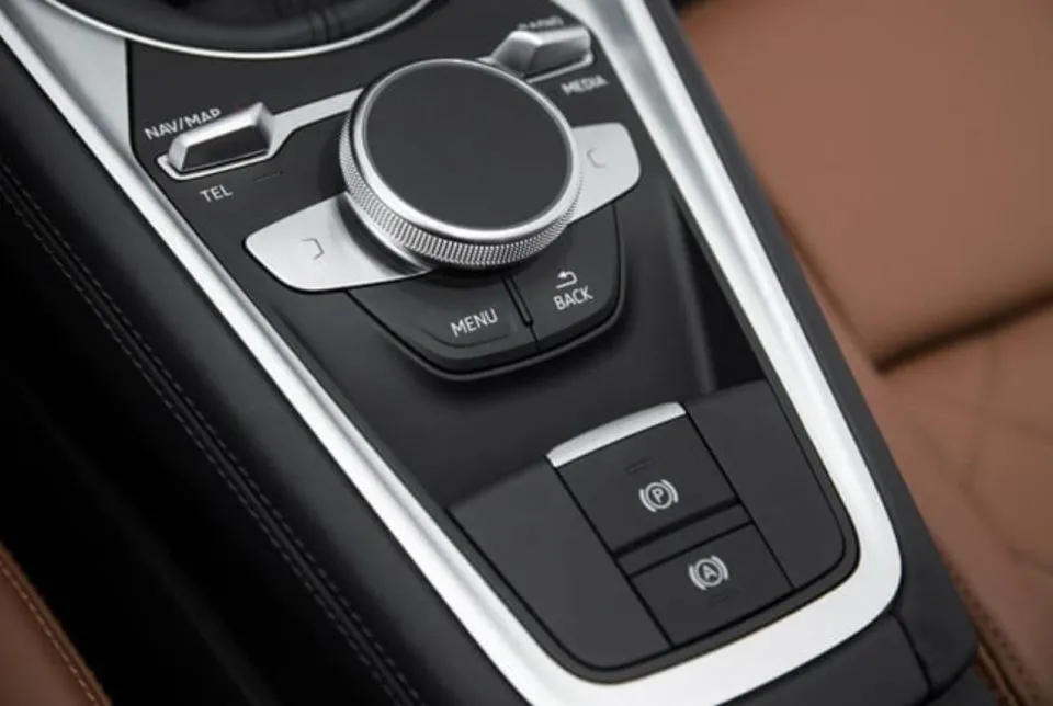 tien nghi tren xe audi tt