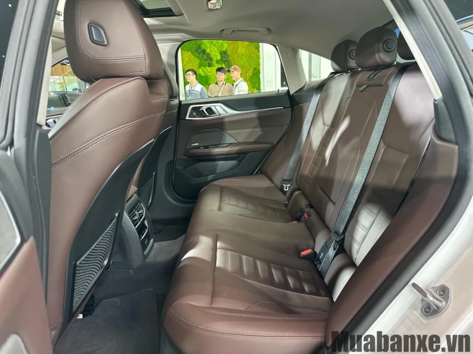 ghe hanh khach tren xe bmw i4