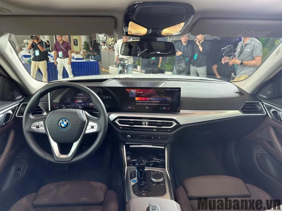 tap lo xe bmw i4