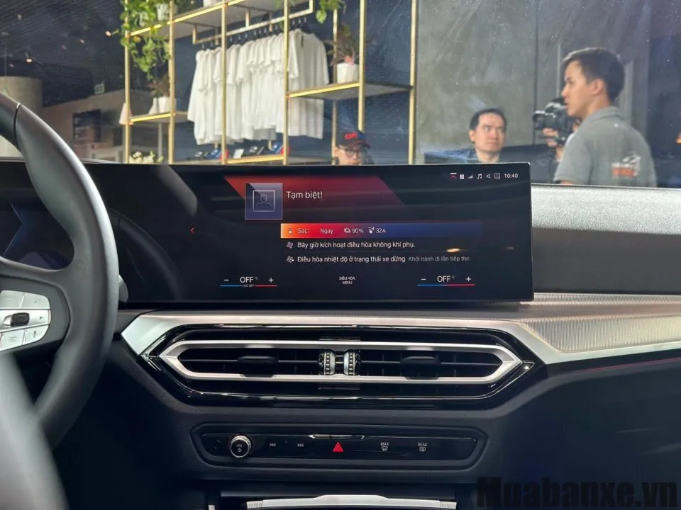 tien nghi tren xe bmw i4