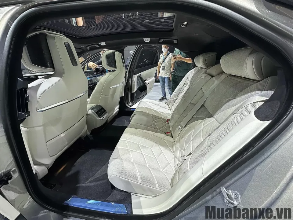 ghe hanh khach tren xe bmw i7