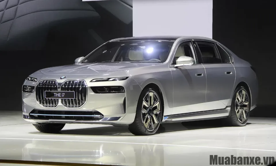 than xe bmw i7