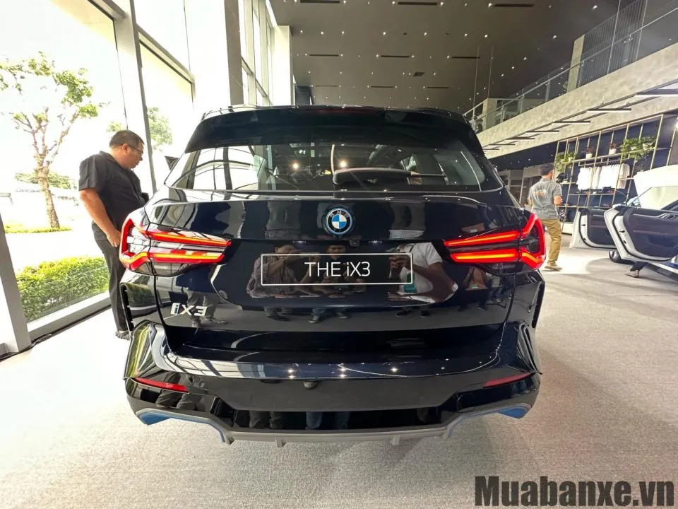 duoi xe bmw ix3