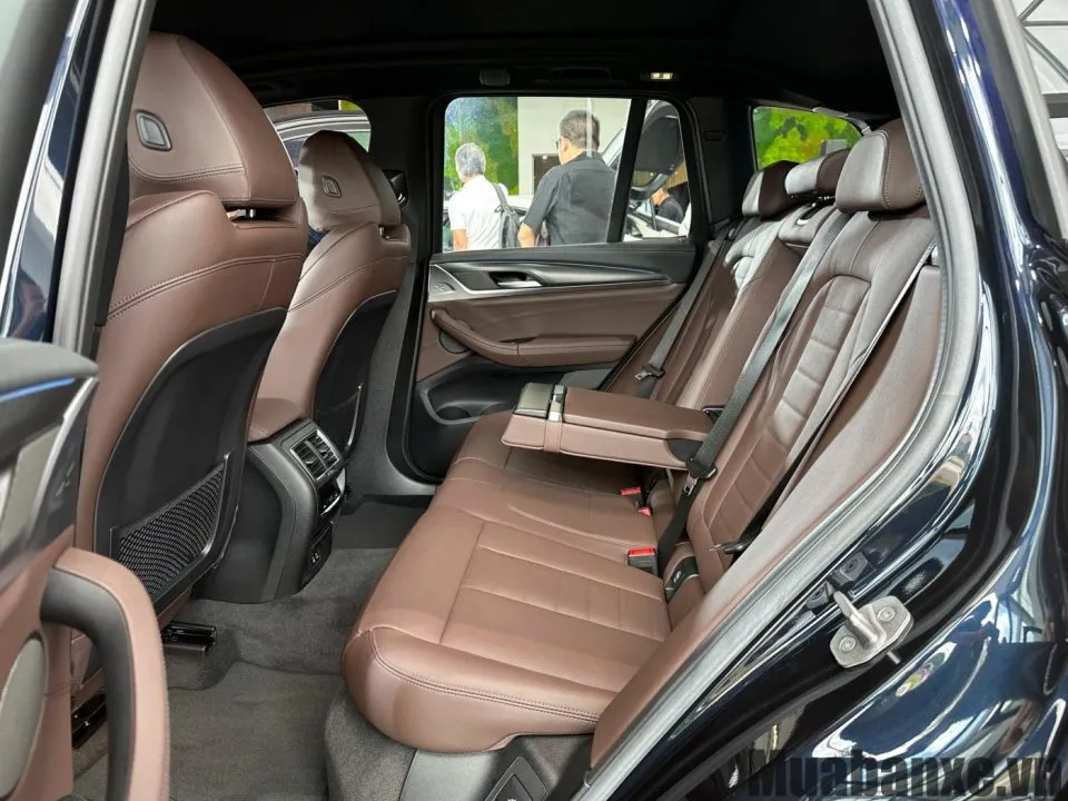ghe hanh khach tren xe bmw ix3