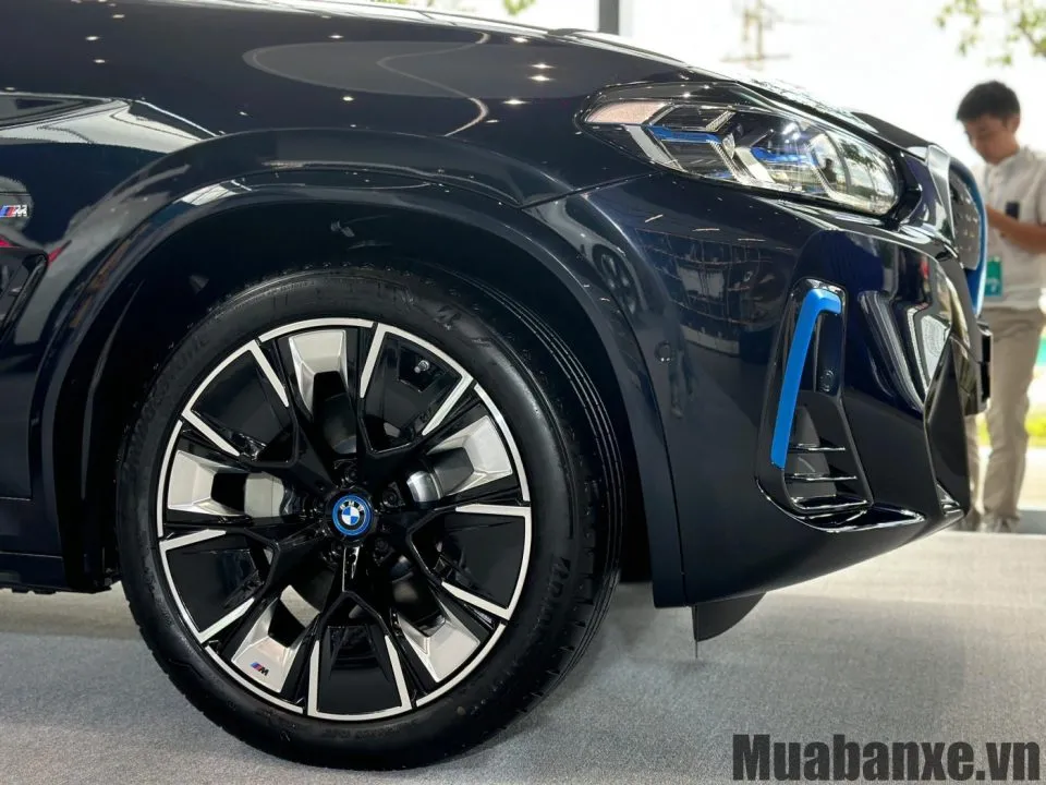 mam va lop xe bmw ix3