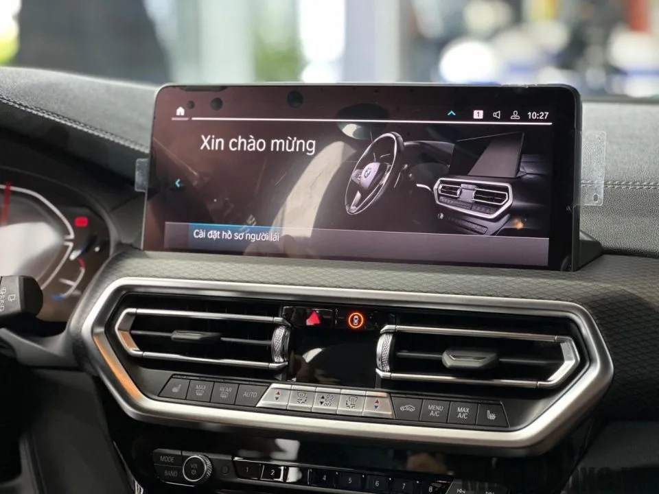 tien nghi tren xe bmw ix3