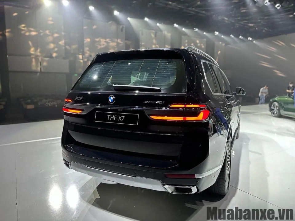 duoi xe bmw x7