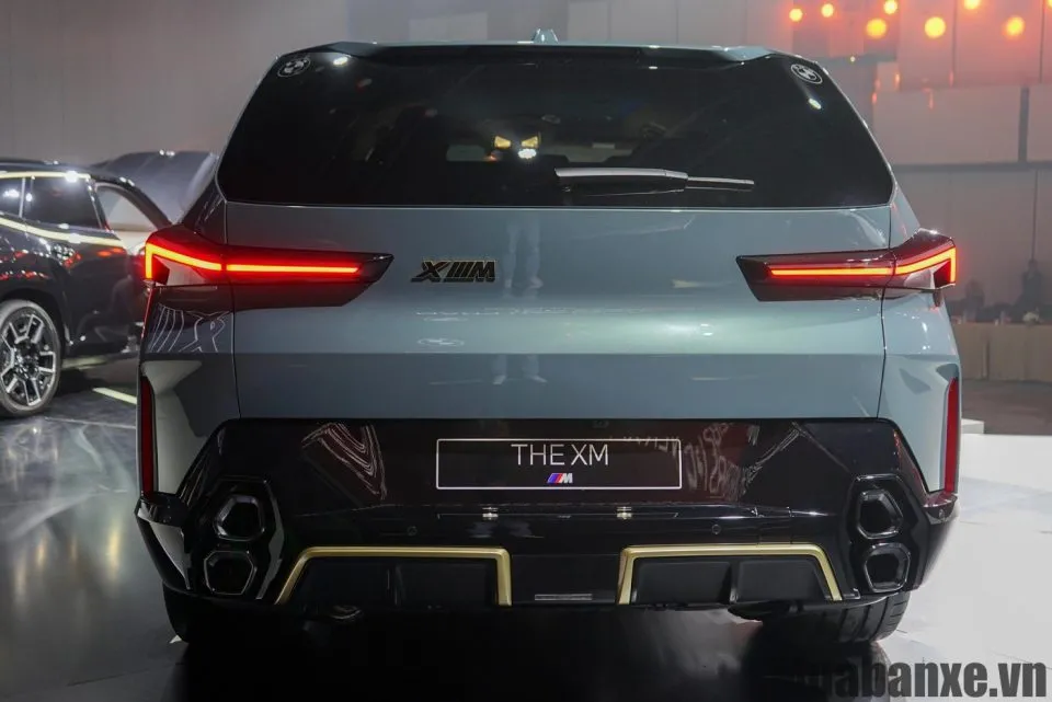 duoi xe bmw xm