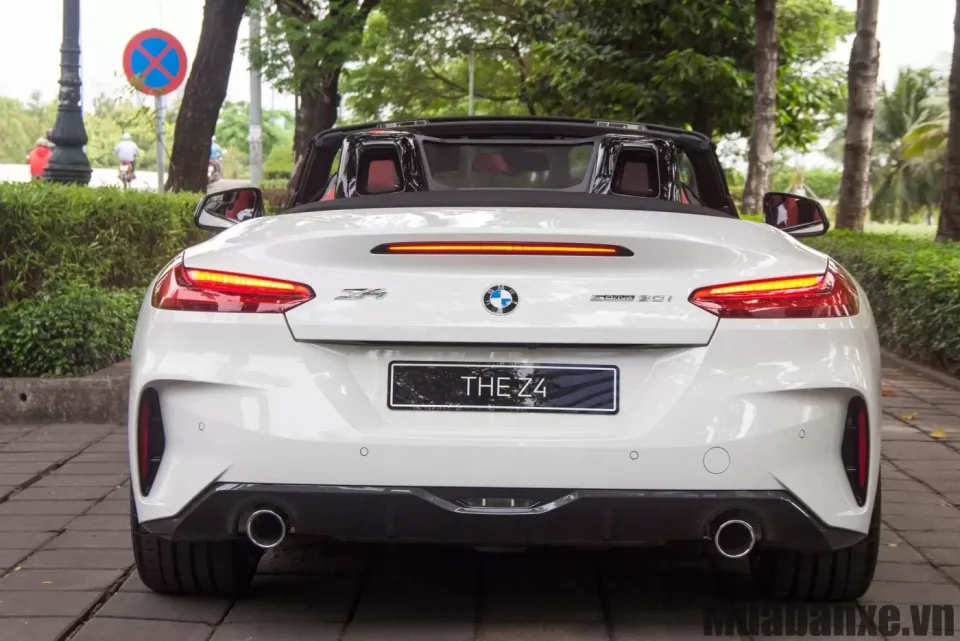 duoi xe bmw z4