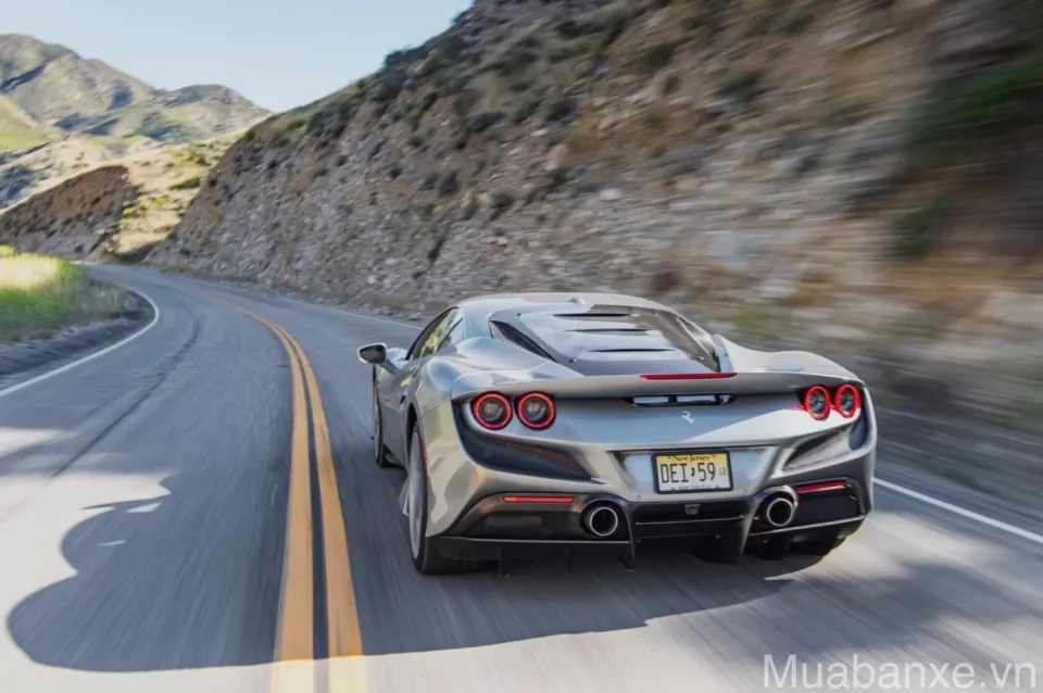 cam giac lai xe ferrari f8 tributo tinbanxe vn