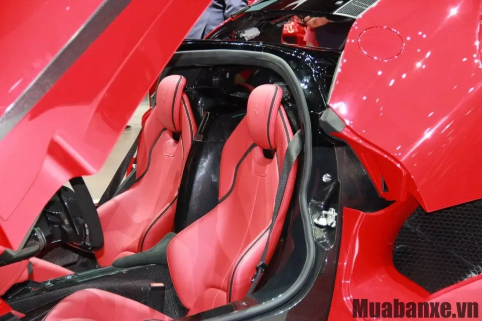 ghe ngoi tren xe ferrari laferrari