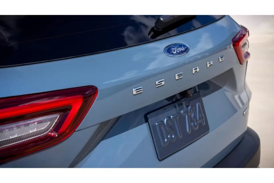 duoi xe ford escape tinbanxe vn
