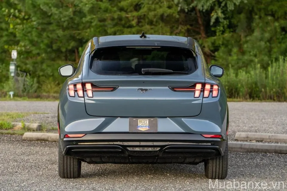 duoi xe ford mustang tinbanxe vn