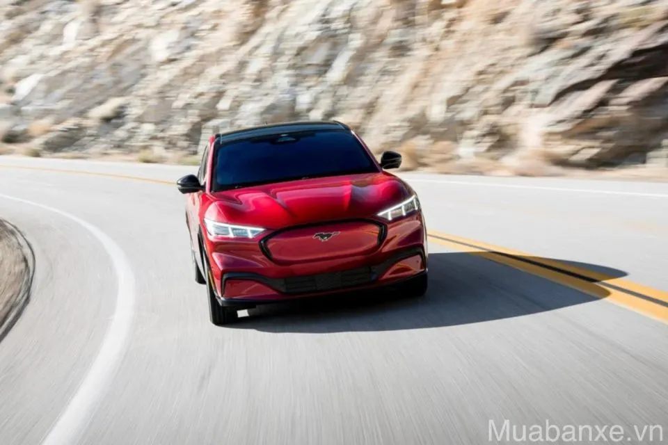 trang bi an toan tren xe ford mustang tinbanxe vn