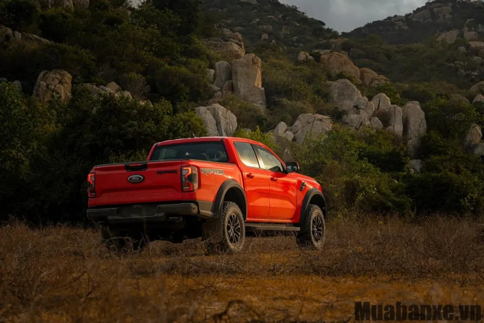 duoi xe ford ranger raptor