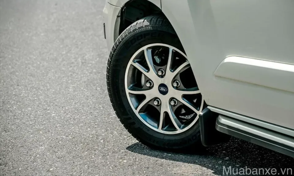 mam va lop xe ford tourneo tinbanxe vn