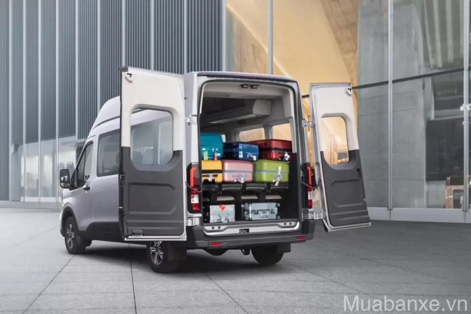 khoang hanh li tren xe ford transit tinbanxe vn