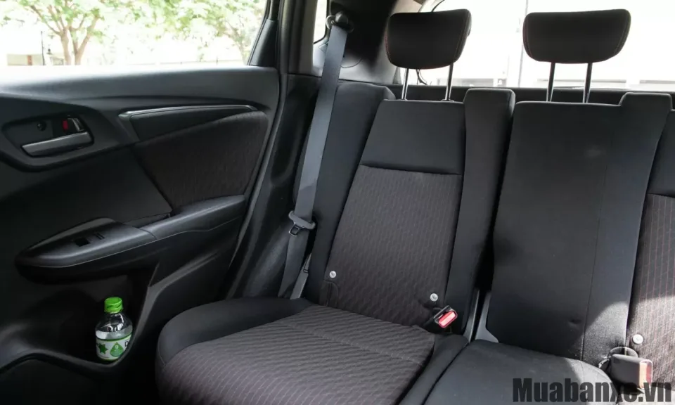 hang ghe sau tren xe honda jazz