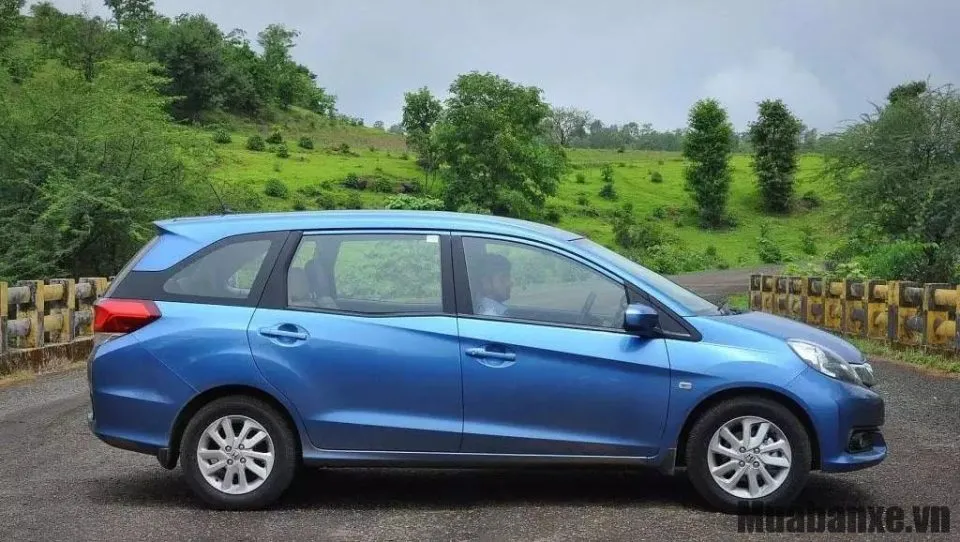than xe honda mobilio