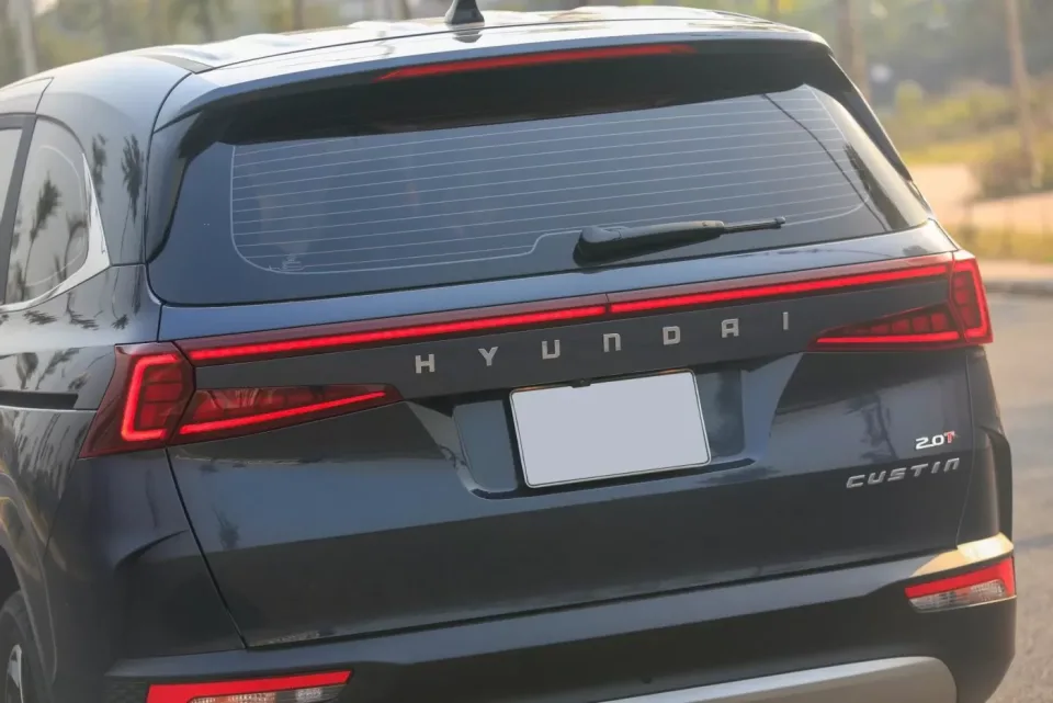 duoi xe hyundai custin tinbanxe vn