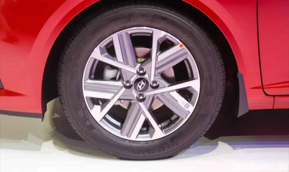 mam xe hyundai accent tinbanxe vn