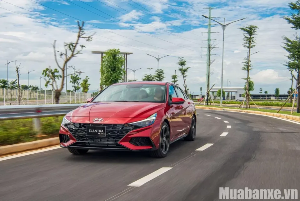 cam giac lai xe hyundai elantra tinbanxe vn