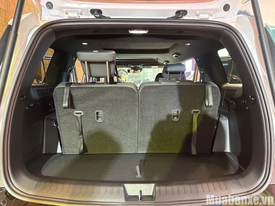 khoang hanh li tren xe hyundai santa fe tinbanxe vn