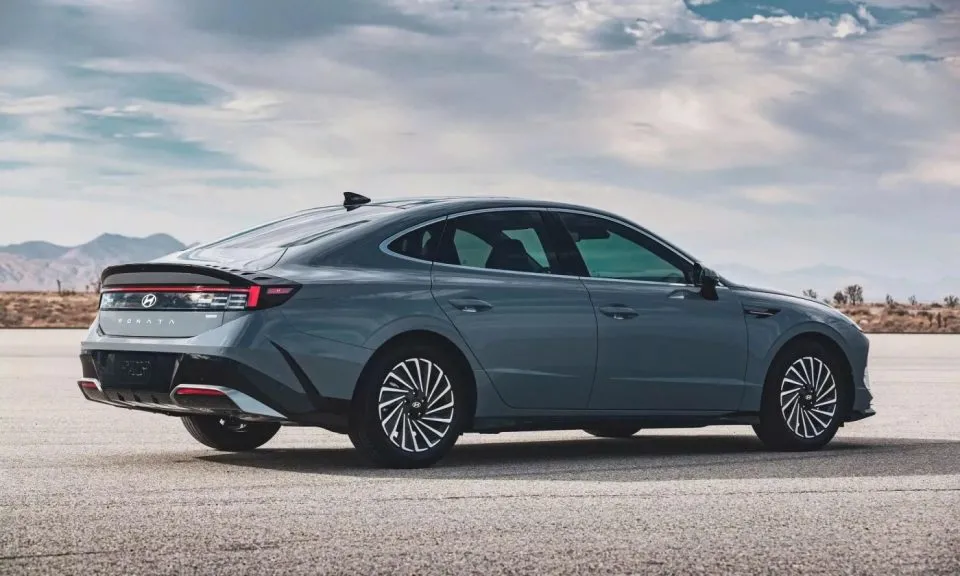 than xe hyundai sonata