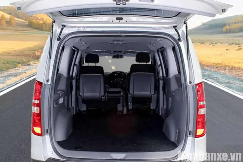 khoang hanh li xe hyundai starex tinbanxe vn