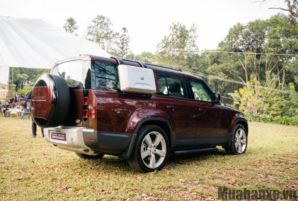duoi xe land rover defender