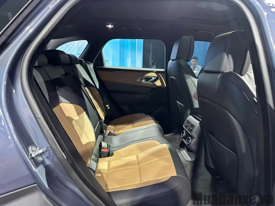 ghe ngoi tren xe range rover velar