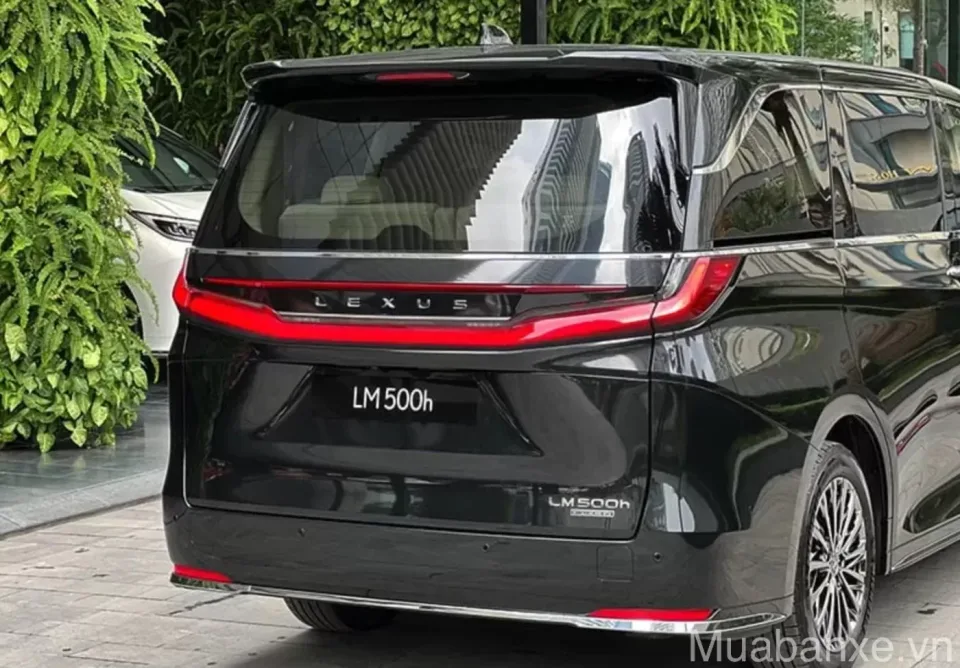 duoi xe lexus lm500h tinbanxe vn
